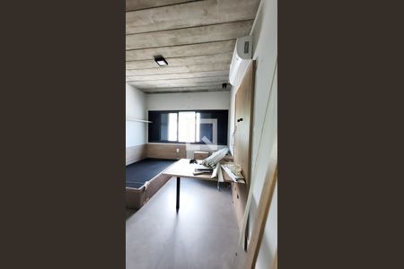 Sala / Quarto de kitnet/studio para alugar com 1 quarto, 17m² em Cidade Universitária, Campinas