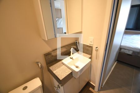 Banheiro de kitnet/studio para alugar com 1 quarto, 17m² em Cidade Universitária, Campinas
