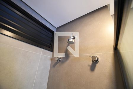 Banheiro de kitnet/studio para alugar com 1 quarto, 17m² em Cidade Universitária, Campinas