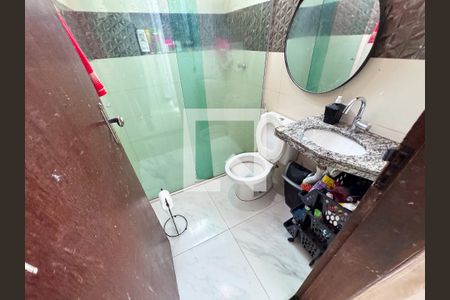 Banheiro Social de casa à venda com 2 quartos, 80m² em Jardim Industrial, Contagem