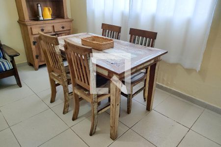 Sala de casa de condomínio para alugar com 2 quartos, 85m² em Canto do Forte, Praia Grande