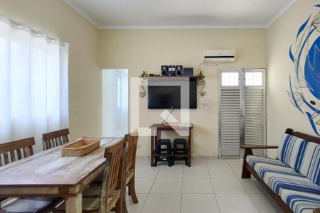 Sala de casa de condomínio para alugar com 2 quartos, 85m² em Canto do Forte, Praia Grande