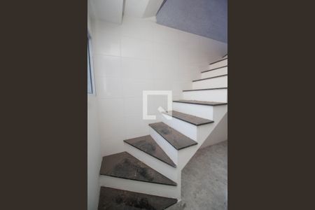 Escada de apartamento para alugar com 2 quartos, 40m² em Vila Progresso (zona Norte), São Paulo