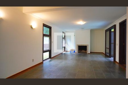 Sala de casa de condomínio para alugar com 4 quartos, 735m² em Canto da Lagoa, Florianópolis