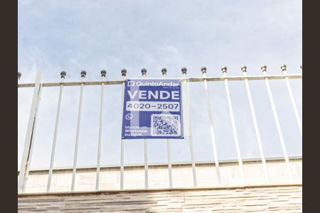 Plaquinha de casa à venda com 4 quartos, 240m² em Vila Invernada, São Paulo