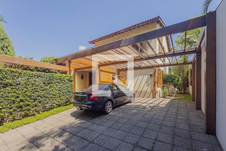 Garagem de casa à venda com 3 quartos, 600m² em Alto de Pinheiros, São Paulo