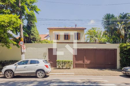 Fachada de casa à venda com 3 quartos, 600m² em Alto de Pinheiros, São Paulo