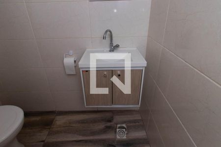 Banheiro de kitnet/studio para alugar com 1 quarto, 20m² em Parada Inglesa, São Paulo