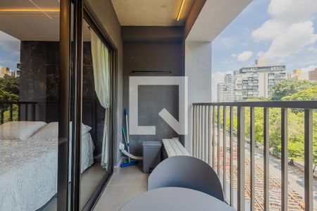 Varanda de kitnet/studio à venda com 1 quarto, 22m² em Pinheiros, São Paulo