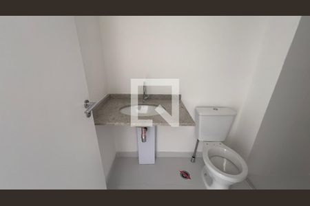 Banheiro de kitnet/studio à venda com 1 quarto, 26m² em Pinheiros, São Paulo