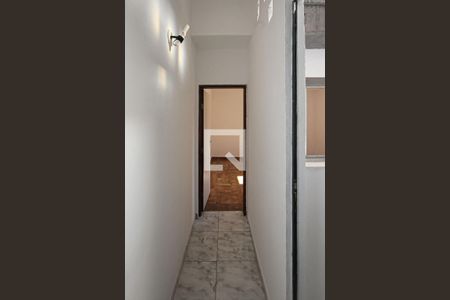 Corredor de casa para alugar com 1 quarto, 40m² em Parque dos Bancarios, São Paulo