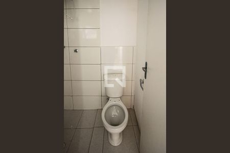 Banheiro de casa para alugar com 1 quarto, 40m² em Parque dos Bancarios, São Paulo