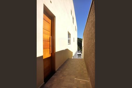 Detalhe - Corredor Externo de casa à venda com 3 quartos, 220m² em Chacara Nossa Senhora Aparecida, São Paulo