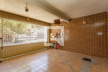 Garagem de casa à venda com 3 quartos, 200m² em Parque Fongaro, São Paulo