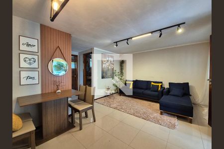 Sala de casa de condomínio à venda com 3 quartos, 110m² em Vargem Pequena, Rio de Janeiro