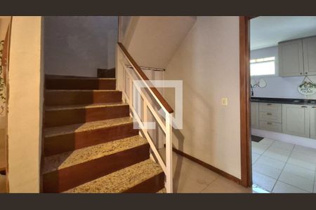 Escada de casa de condomínio à venda com 3 quartos, 110m² em Vargem Pequena, Rio de Janeiro