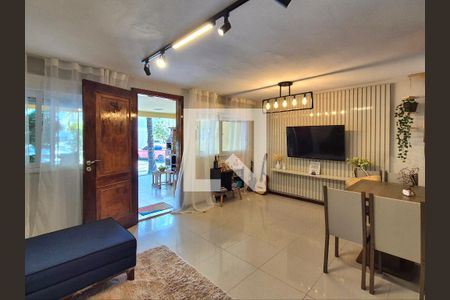 Sala de casa de condomínio à venda com 3 quartos, 110m² em Vargem Pequena, Rio de Janeiro