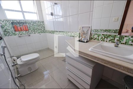 Banheiro suite5 de casa à venda com 5 quartos, 360m² em Fernão Dias, Belo Horizonte