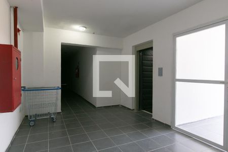 Hall de Entrada de apartamento para alugar com 2 quartos, 42m² em Vila Lourdes, São Paulo