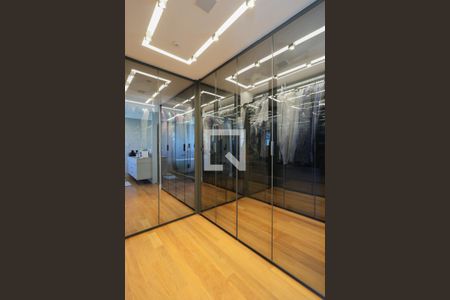 Closet da suíte de apartamento à venda com 1 quarto, 90m² em Santa Teresinha, São Paulo