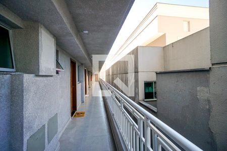 Corredor externo de apartamento para alugar com 1 quarto, 30m² em Vila Esperança, São Paulo