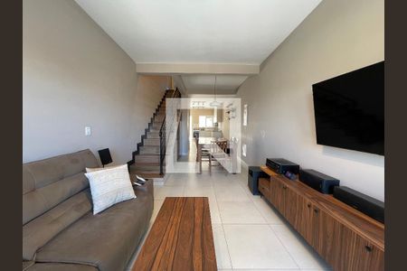 Sala de casa para alugar com 2 quartos, 91m² em Rio Pequeno, São Paulo