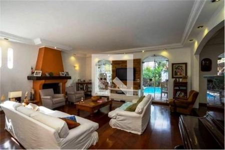 Casa à venda com 3 quartos, 324m² em Campo Belo, São Paulo