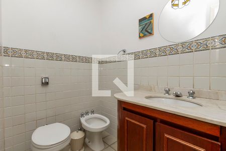 Banheiro Suíte de Hóspedes de casa para alugar com 5 quartos, 530m² em Santo Amaro, São Paulo
