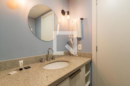 Banheiro de kitnet/studio à venda com 1 quarto, 24m² em Farroupilha, Porto Alegre
