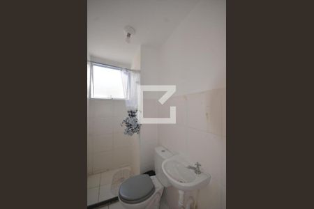 Banheiro de apartamento para alugar com 2 quartos, 40m² em Guaratiba, Rio de Janeiro