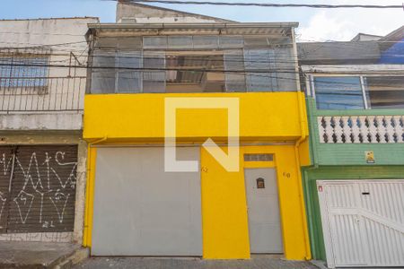 Fachada de casa à venda com 4 quartos, 253m² em Taboão, Diadema