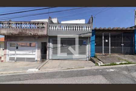 Fachada de casa à venda com 4 quartos, 228m² em Vila Franci, São Paulo