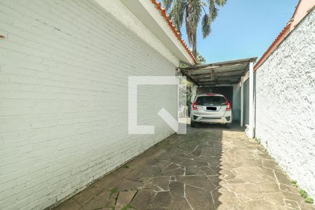 Garagem de casa à venda com 3 quartos, 180m² em Três Figueiras, Porto Alegre