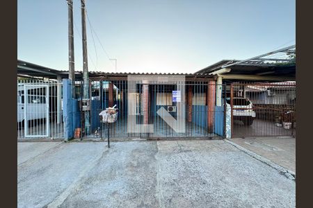 Fachada de casa à venda com 2 quartos, 180m² em Santos Dumont, São Leopoldo