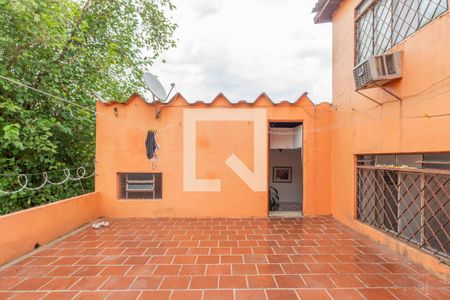 Quintal de casa à venda com 3 quartos, 300m² em Vila Nova, Porto Alegre