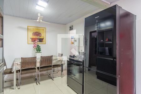 Cozinha de casa à venda com 3 quartos, 300m² em Vila Nova, Porto Alegre