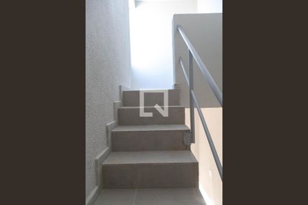 Escada de apartamento para alugar com 2 quartos, 52m² em Vila Galvão, Guarulhos