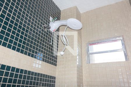 Banheiro de apartamento para alugar com 2 quartos, 52m² em Vila Galvão, Guarulhos