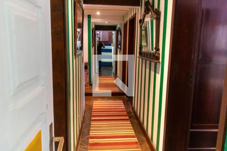 Corredor de casa de condomínio à venda com 4 quartos, 550m² em Piratininga, Niterói