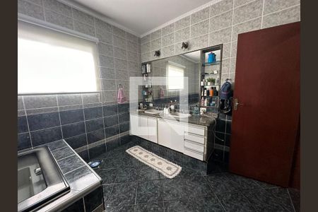 Banheiro de casa de condomínio à venda com 4 quartos, 400m² em Parque das Universidades, Campinas