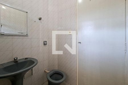 Banheiro de apartamento para alugar com 1 quarto, 42m² em Guilhermina, Praia Grande