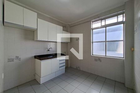 Cozinha de apartamento para alugar com 1 quarto, 42m² em Guilhermina, Praia Grande