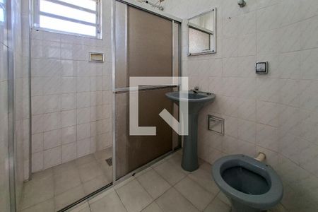 Banheiro de apartamento para alugar com 1 quarto, 42m² em Guilhermina, Praia Grande