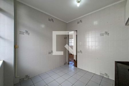 Cozinha de apartamento para alugar com 1 quarto, 42m² em Guilhermina, Praia Grande