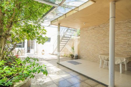 Quintal de casa à venda com 4 quartos, 200m² em Medianeira, Porto Alegre