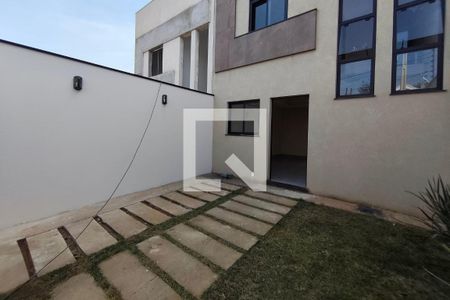 Quintal - Garagem de casa à venda com 3 quartos, 120m² em Parque Jambeiro, Campinas