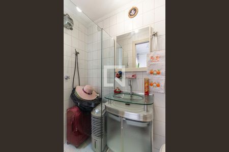 Banheiro de Serviço de apartamento à venda com 2 quartos, 100m² em Consolação, São Paulo