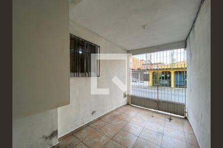 Garagem de casa à venda com 8 quartos, 400m² em Vila Nilo, São Paulo