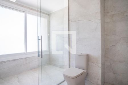 Banheiro do Quarto 1 de casa de condomínio à venda com 3 quartos, 335m² em Hípica, Porto Alegre