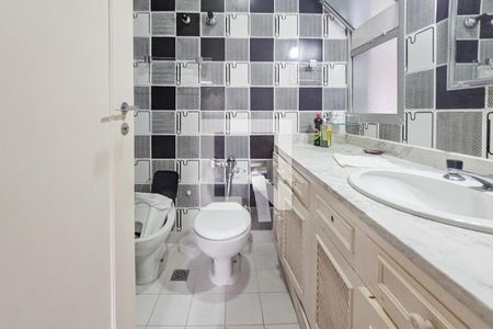 Banheiro de apartamento para alugar com 3 quartos, 180m² em Pitangueiras, Guarujá